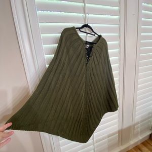 Gorgeous poncho sweater top olive